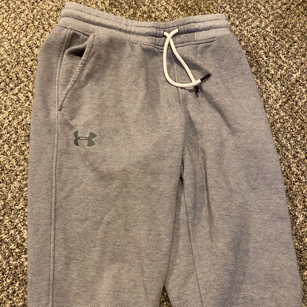 Mens Under Armour gray sweatpants
